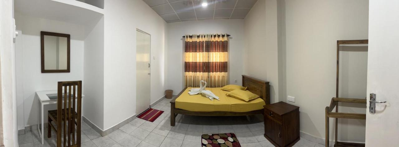 The Lake Round Guest House Канди Екстериор снимка