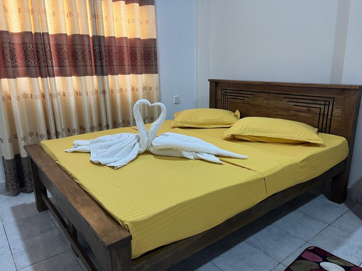 The Lake Round Guest House Канди Екстериор снимка