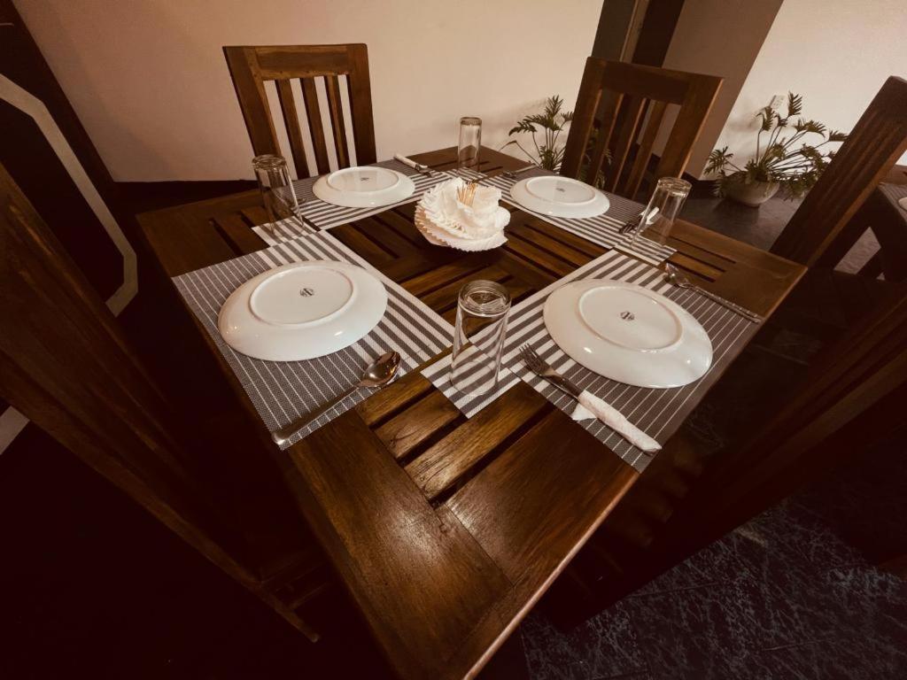 The Lake Round Guest House Канди Екстериор снимка