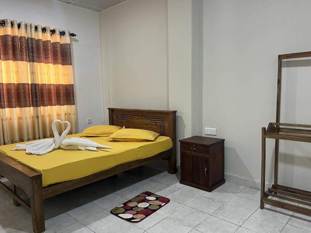 The Lake Round Guest House Канди Екстериор снимка